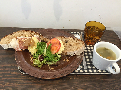 ニコぱんのオープンサンドの写真