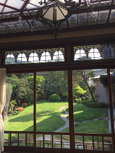 起雲閣の中から撮影したお庭の写真